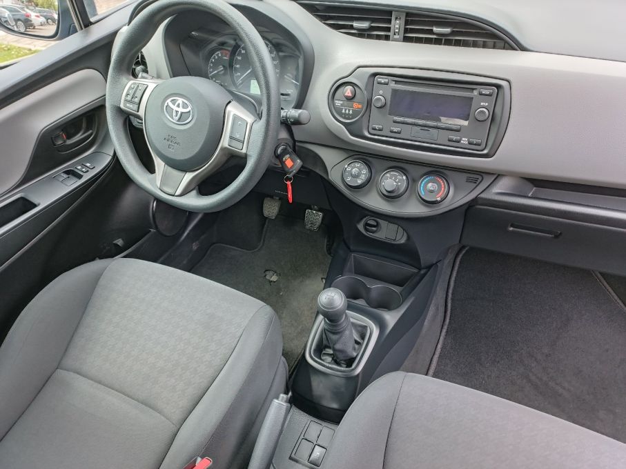 Toyota Yaris 1,0 benzyna 72KM, Niski Przebieg Salon PL, VAT23% 17