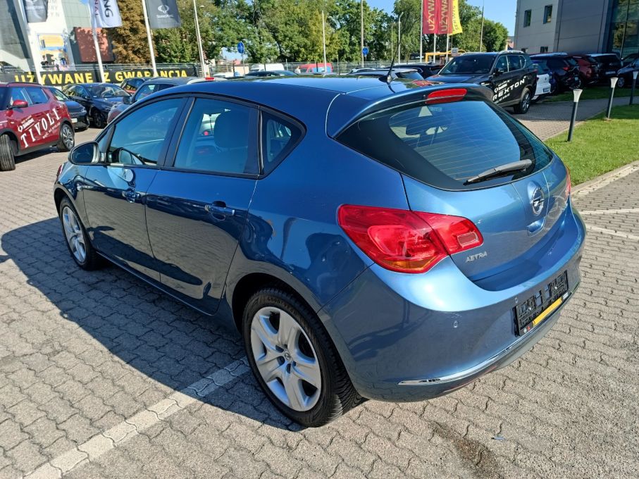 Opel Astra IV 1,4 Turbo 140KM 8