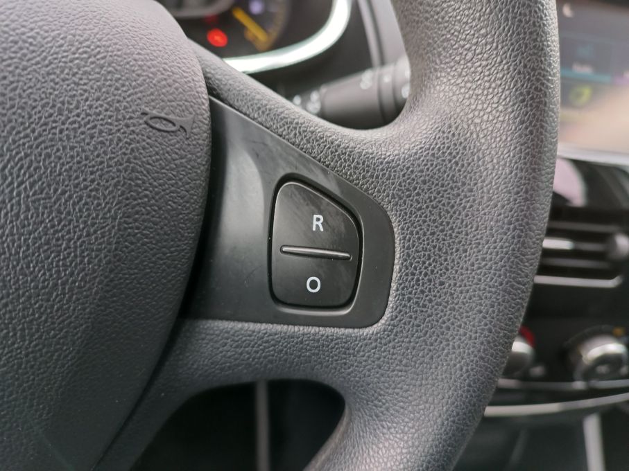 Renault Clio Kombi 0,9 Tce 90KM, Bluetooth, Nawigacja 19