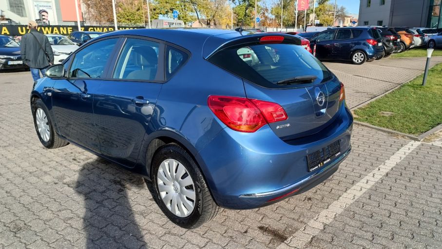Opel Astra IV 1.4 benzyna Niski Przebieg Serwis ASO Gwarancja 8