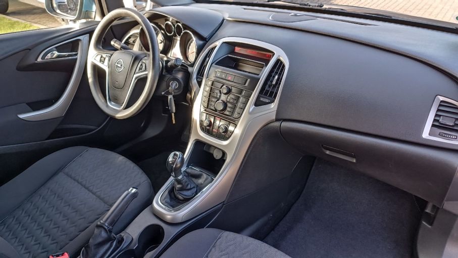 Opel Astra IV 1.4 benzyna Niski Przebieg Serwis ASO Gwarancja 12