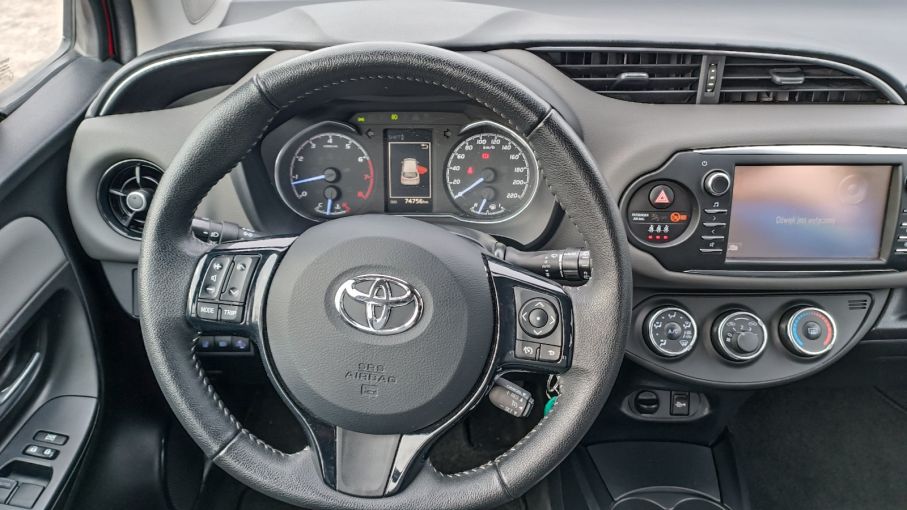 Toyota Yaris 1.5 benzyna 112KM, Salon PL, Vat23% 17