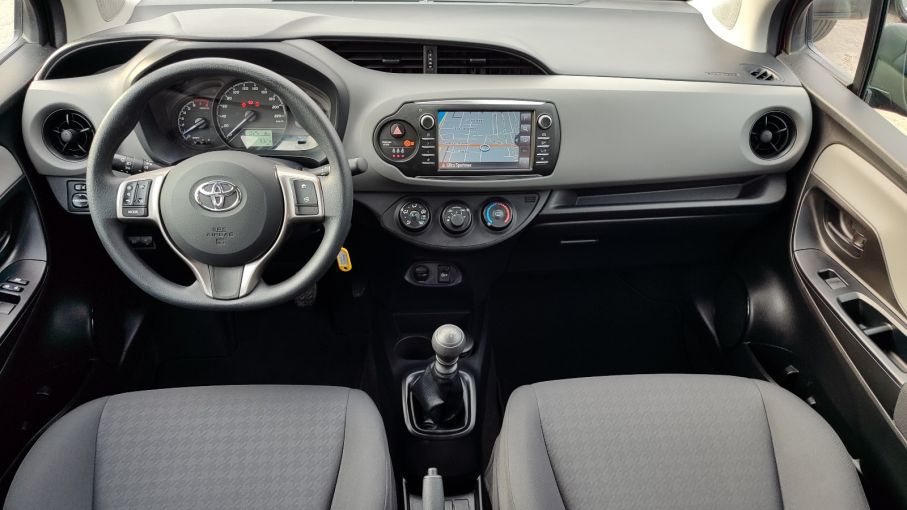 Toyota Yaris 1,5 benzyna 112KM, Navi, Bluetooth, niski przebieg 14