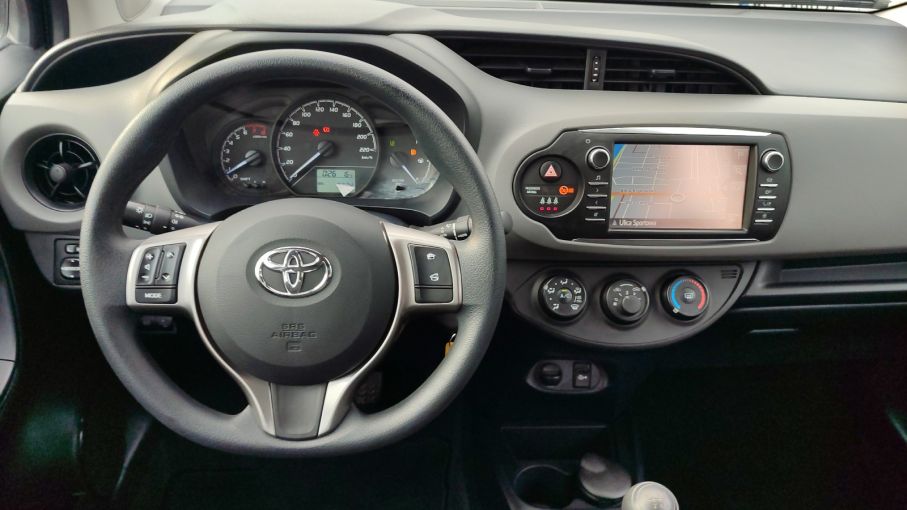 Toyota Yaris 1,5 benzyna 112KM, Navi, Bluetooth, niski przebieg 17