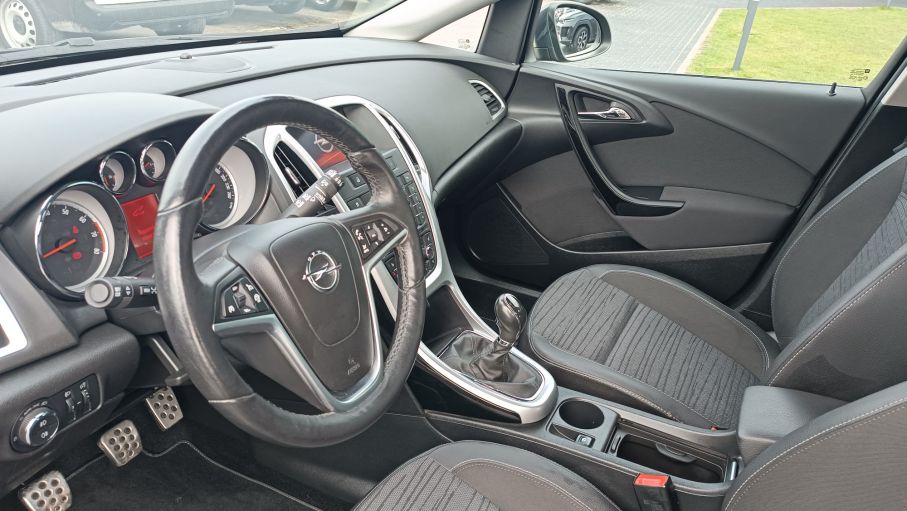 Opel Astra IV 1,4 Turbo 120KM, Sports Tourer, Klima auto, pakiet zimowy 12