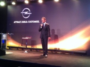 Wojciech Mieczkowski, Dyrektor Sprzedaży i Marketingu GM Poland otwiera konferencję Dealerów Opel